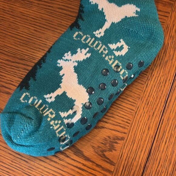 NWT -Slipper Socks, Colorado - warm and cozy - really soft - fits side 5-8 - Picture 6 of 8